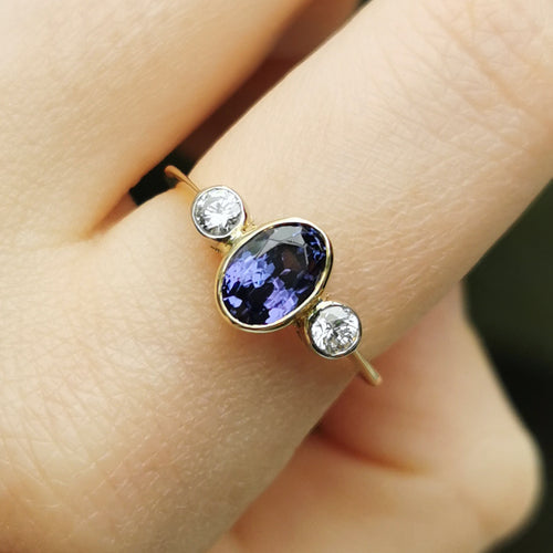 Vintage 18ct Gold Tanzanite & Diamond Three Stone Ring