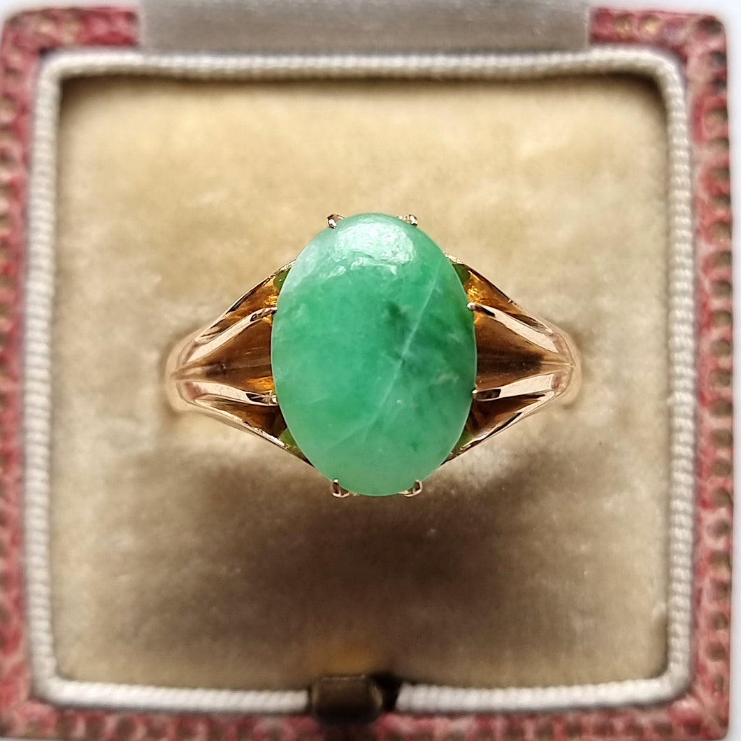 Vintage 18ct Gold Chinese Jade Ring in box