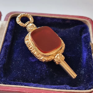 Vintage 9ct Gold Carnelian & Bloodstone Watch Key Pendant in box