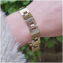 Load and play video in Gallery viewer, Vintage 9ct Gold Pyramid Link Bracelet
