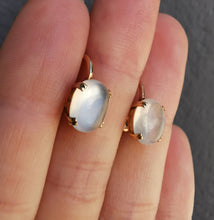 Load image into Gallery viewer, Vintage 9ct Gold Moonstone Screw-Back Earrings
