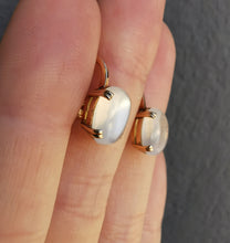 Load image into Gallery viewer, Vintage 9ct Gold Moonstone Screw-Back Earrings

